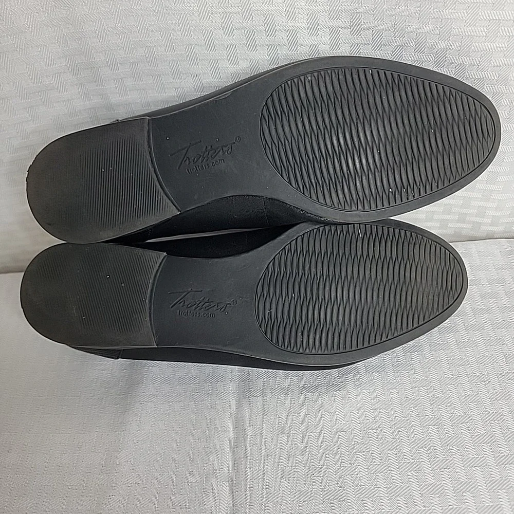 Trotters Womens Size 8M Black Leather Loafers Faux Snakeskin Chain Accent
